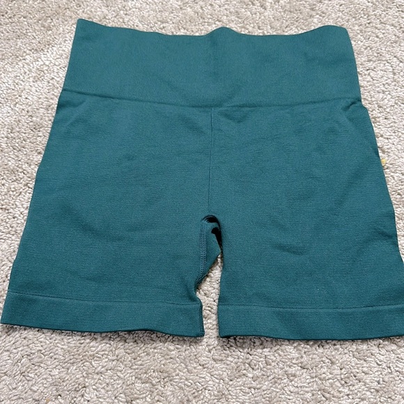 Zyia active seamless shorts Green Medium Biker - Picture 1 of 5